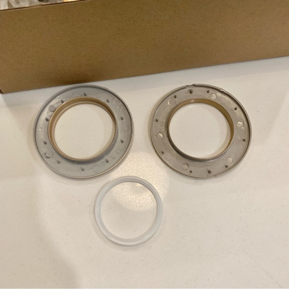 Set of 32 Gold Plastic Curtain Grommet Rings D.I.Y. - Picture 8 of 10